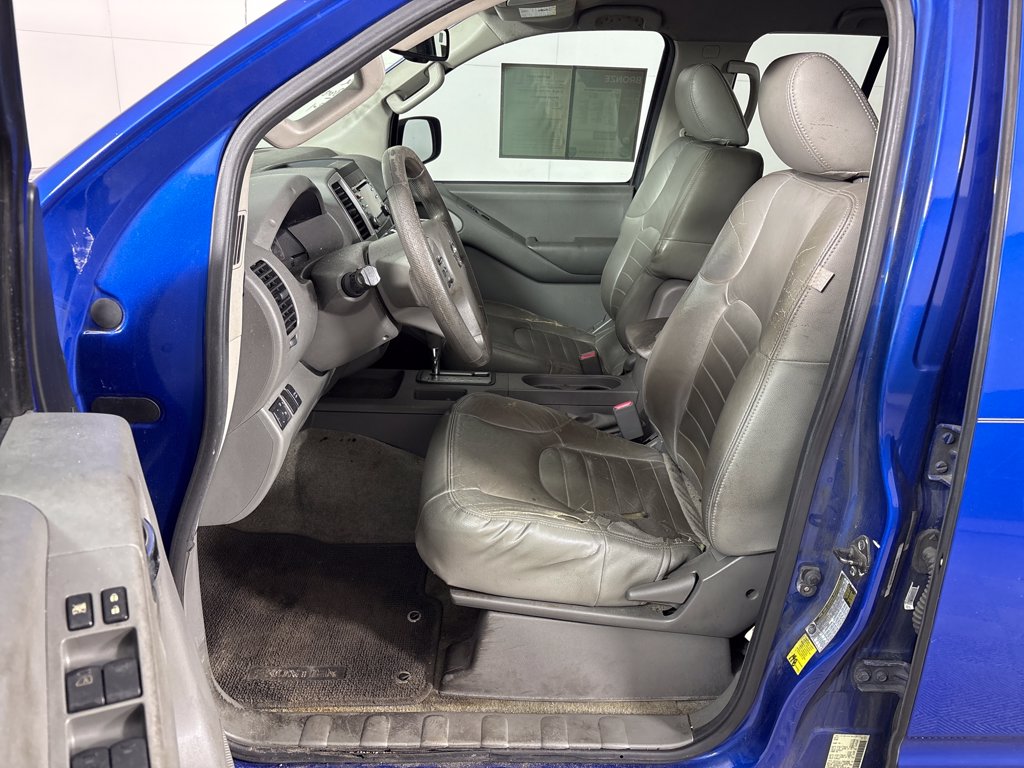 Used 2013 Blue Nissan SV image 29