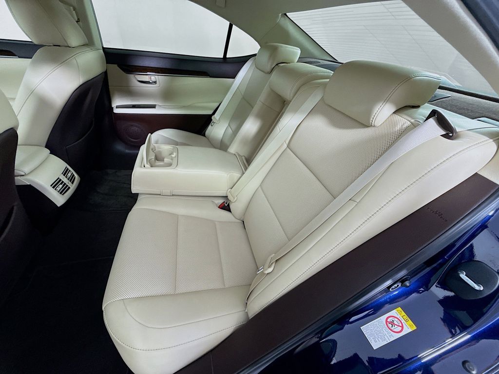 Thumbnail: 2018 Lexus ES - 25