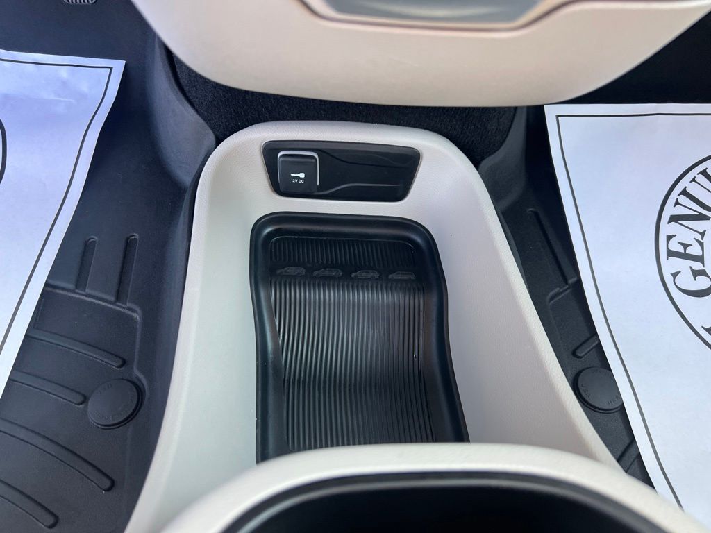 Used 2023 Chrysler Pacifica Van