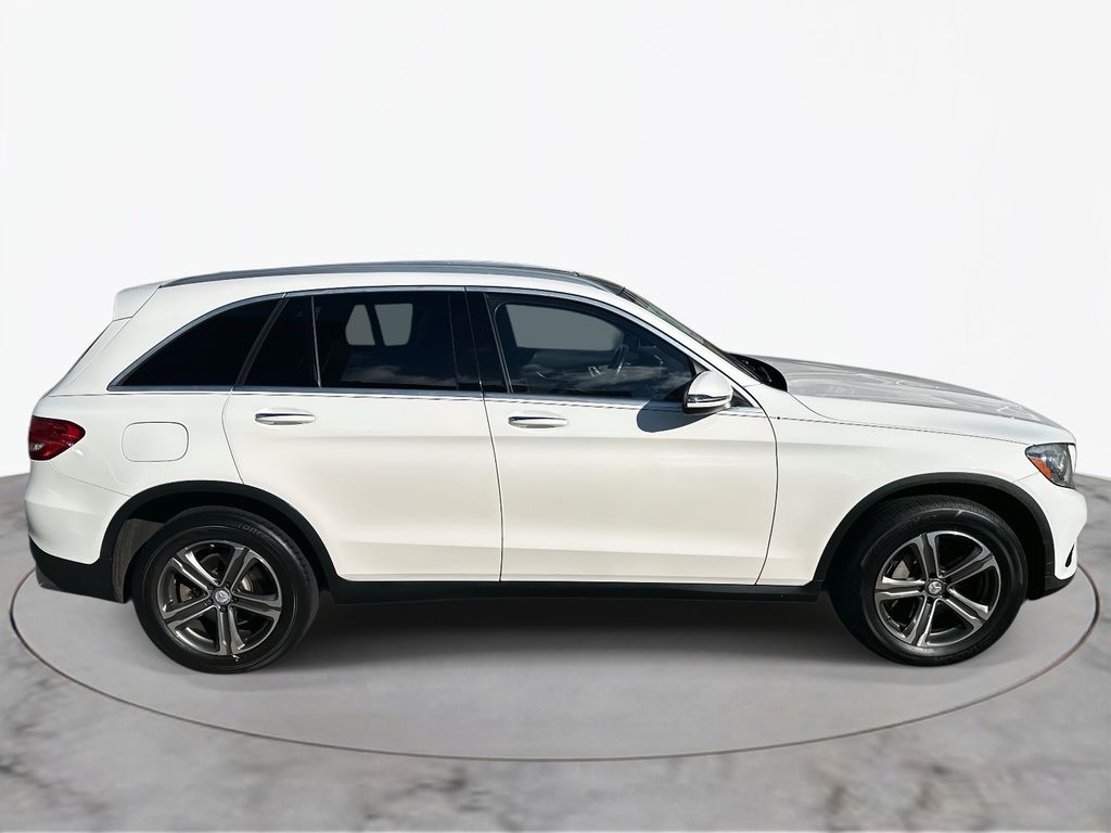 Thumbnail: 2016 Mercedes-Benz GLC - 6
