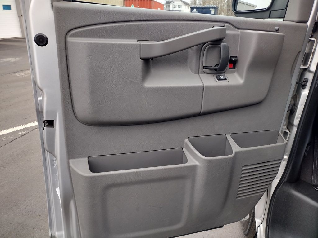 2022 Chevrolet Express 3500 LT photo