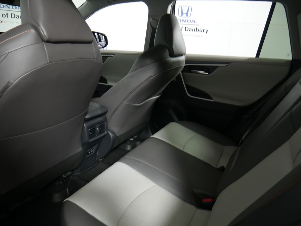 Thumbnail: 2019 Toyota RAV4 - 14