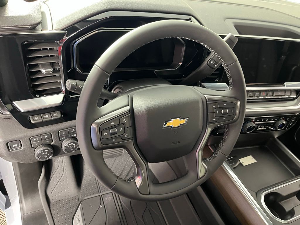 Thumbnail: 2026 Chevrolet Silverado 3500 - 29