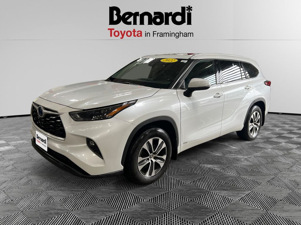 2022 Toyota Highlander Hybrid XLE AWD