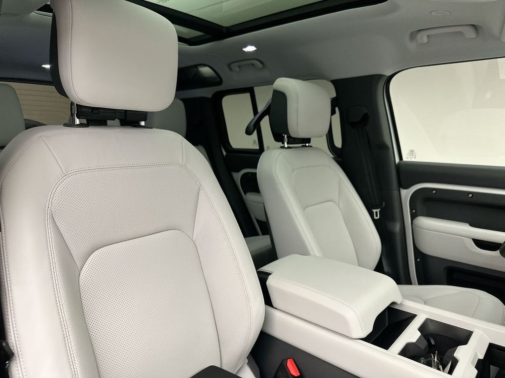 Thumbnail: 2025 Land Rover Defender - 6