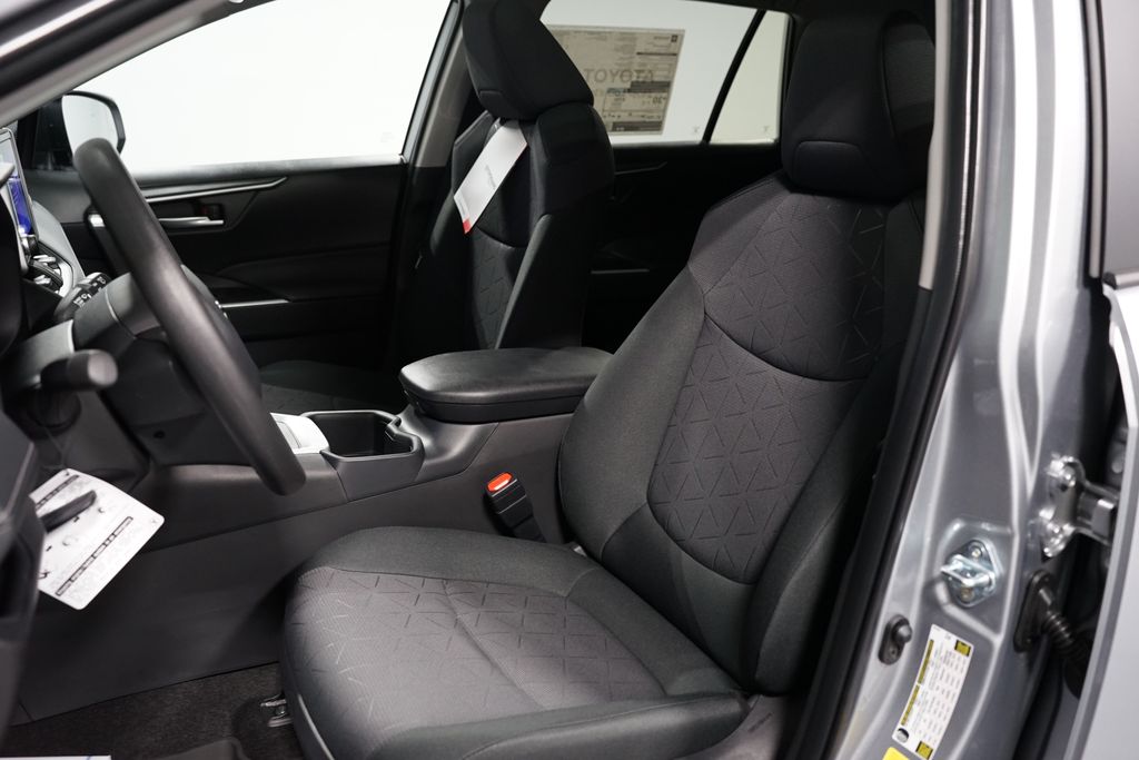 Thumbnail: 2025 Toyota RAV4 - 27