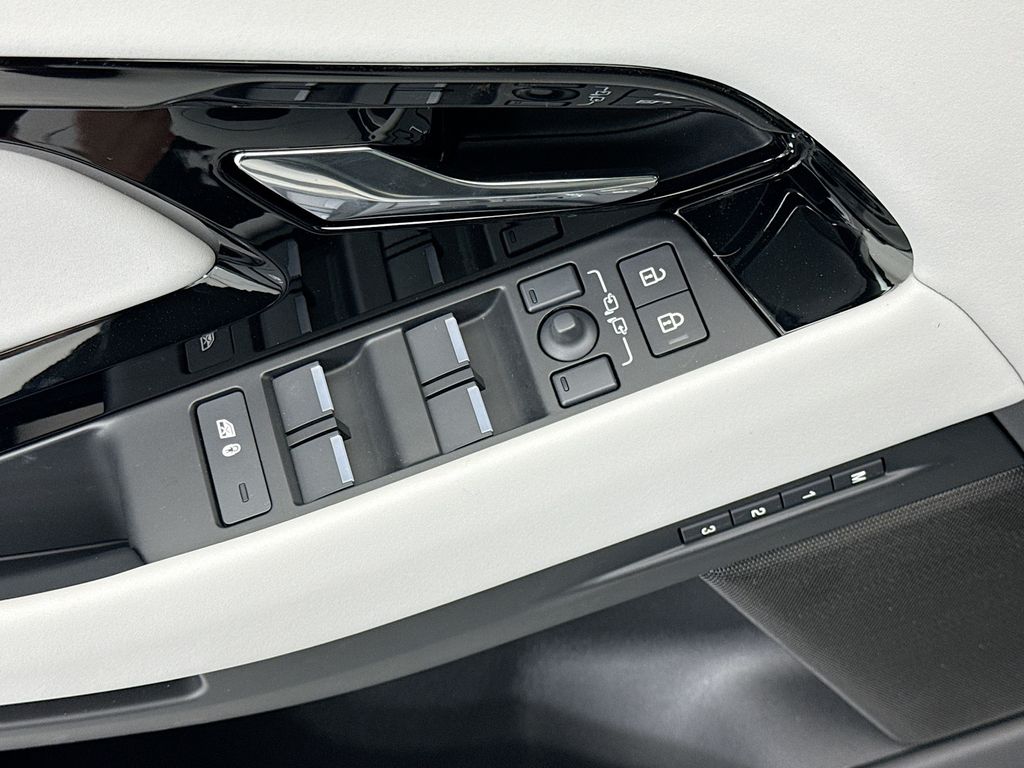 Thumbnail: 2026 Land Rover Range Rover Evoque - 22