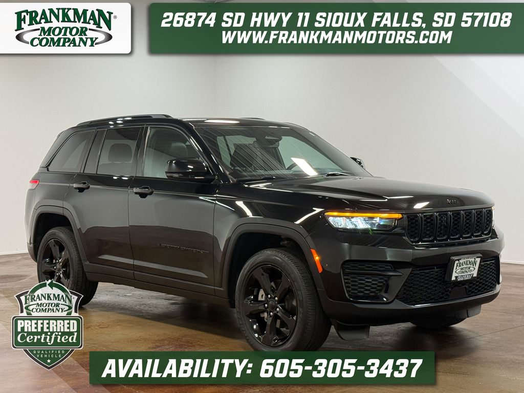 Diamond Black Crystal Pearlcoat 2024 Jeep Grand Cherokee SUV / Crossover Four-Wheel Drive 8-Speed Automatic