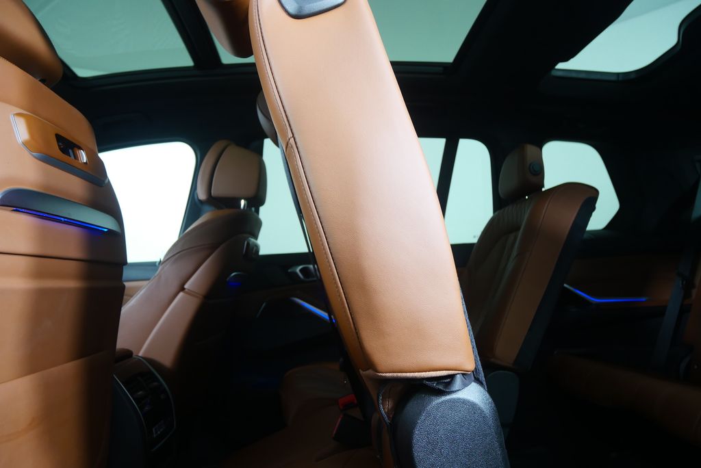 Thumbnail: 2025 BMW X7 - 17