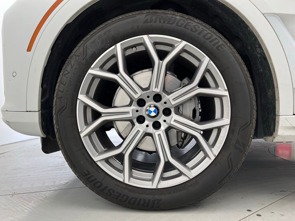 Thumbnail: 2022 BMW X7 - 24