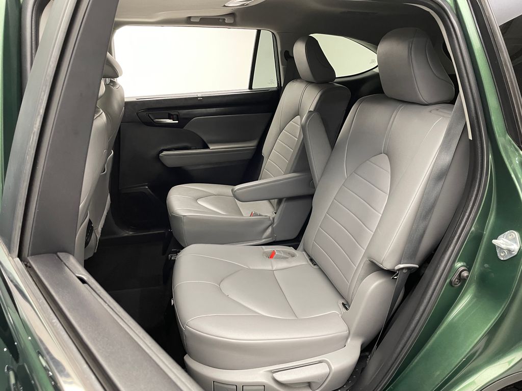 2023 Toyota Highlander XLE 17