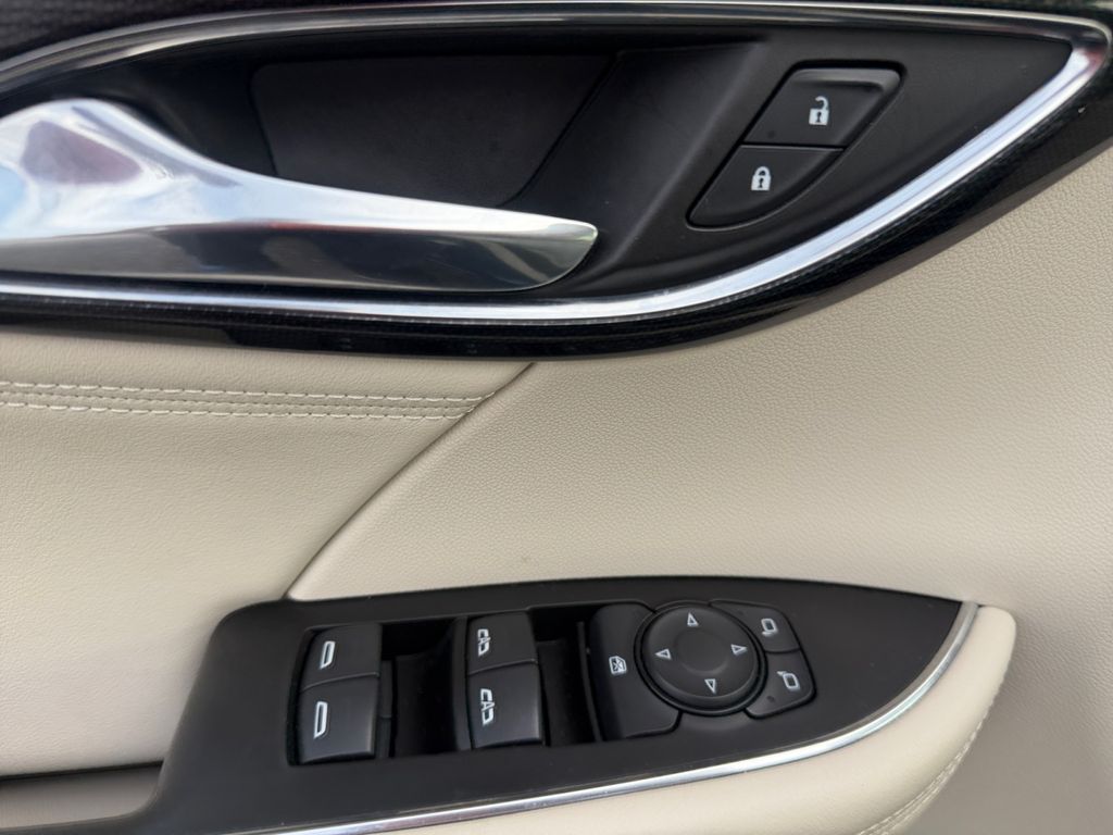 used 2023 Buick Envision car, priced at $26,246