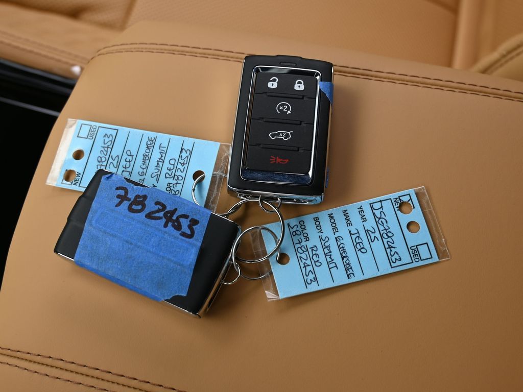 New 2025 Velvet Red Pearlcoat Jeep Summit image 21