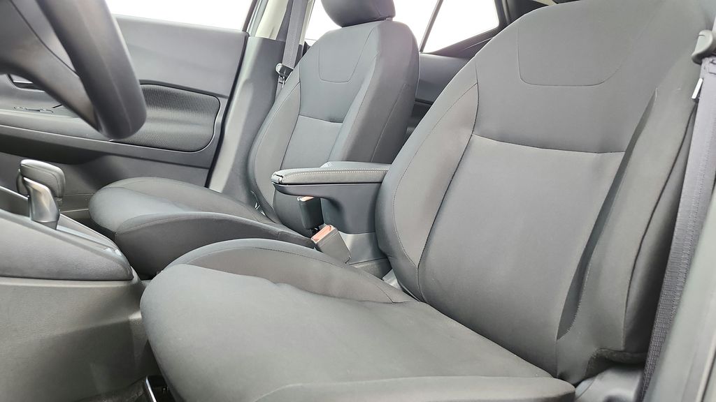 2025 Nissan Kicks Play