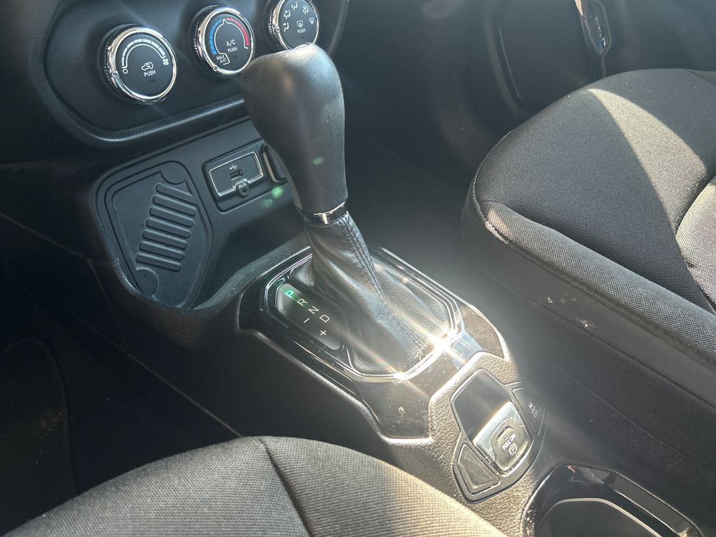 2017 Glacier Metallic Jeep Renegade Altitude FWD SUV