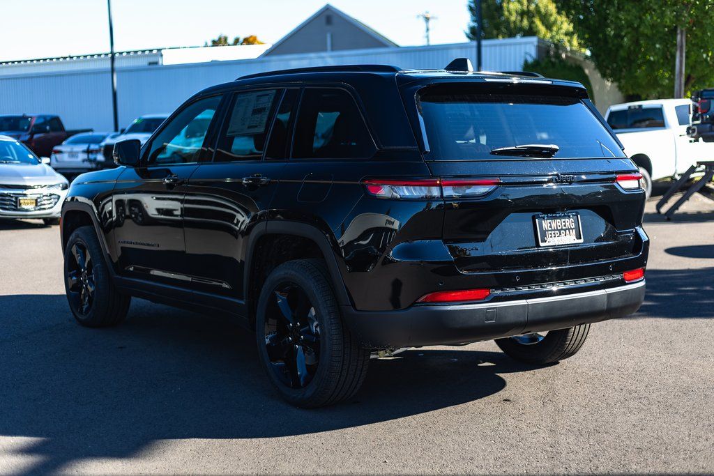 2025 Jeep Grand Cherokee Limited thumbnail 10