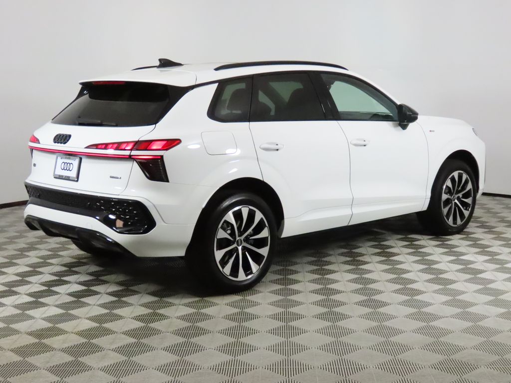 Thumbnail: 2026 Audi Q3 - 5