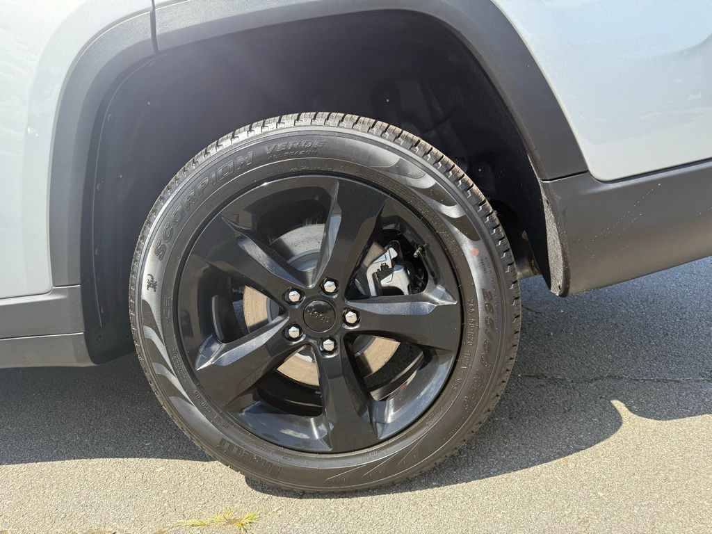 JeepGrand Cherokee L23