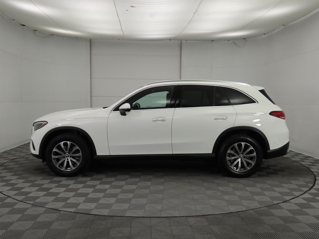 2025 Mercedes-Benz GLC 300 8