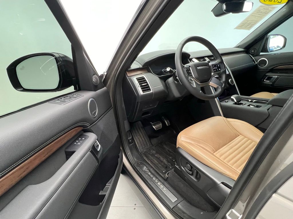 Thumbnail: 2025 Land Rover Discovery - 20