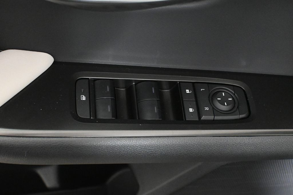 Thumbnail: 2025 Lexus UX - 28