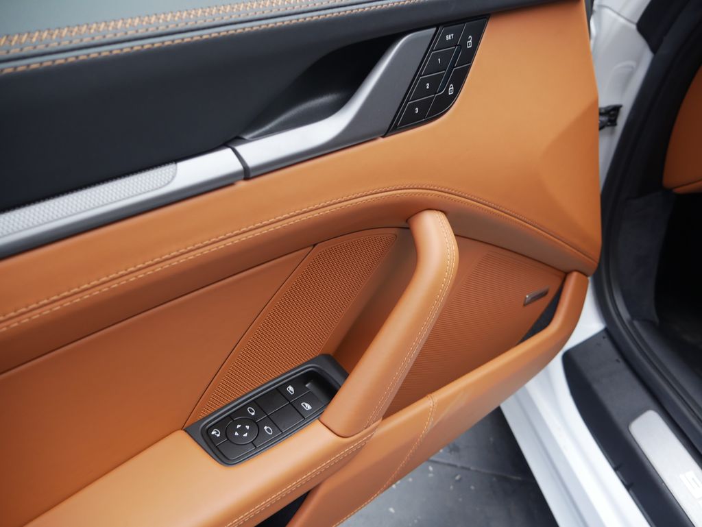 Thumbnail: 2026 Porsche 911 - 18