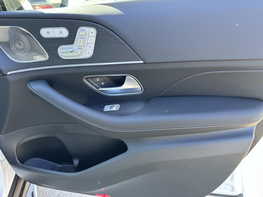 Thumbnail: 2026 Mercedes-Benz GLE - 10