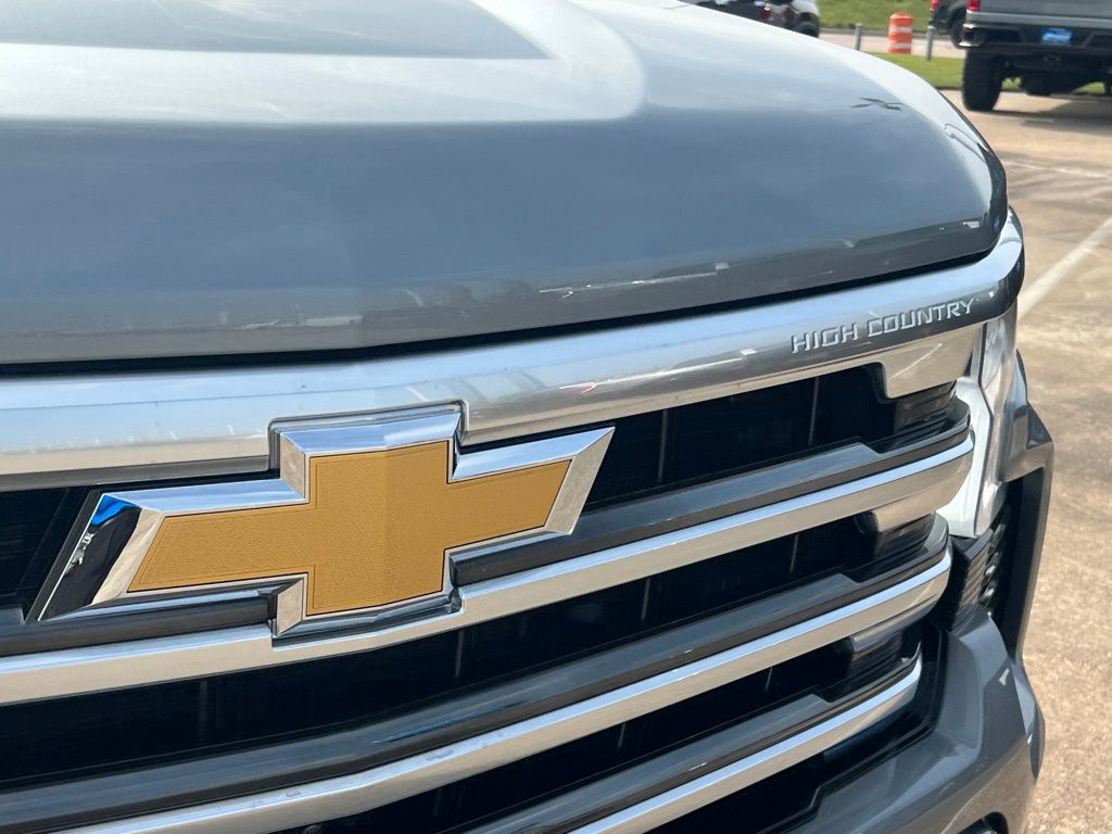 2026 Chevrolet Silverado 1500 High Country - 3