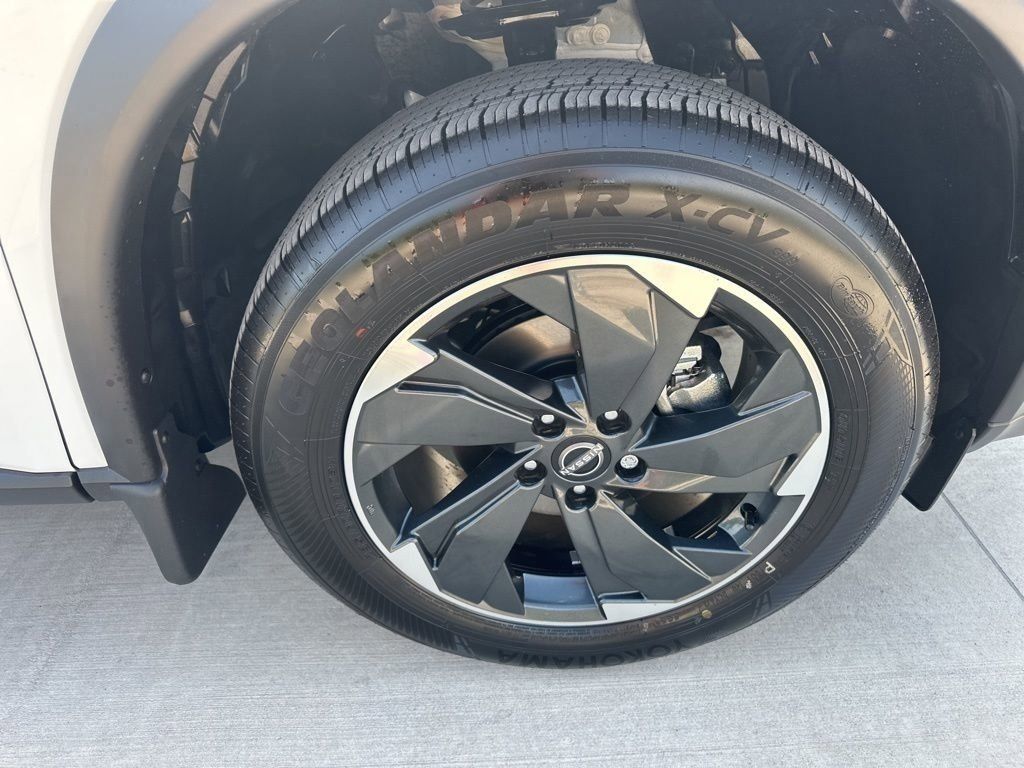 2025 Everest White Pearl Nissan Rogue SV FWD SUV