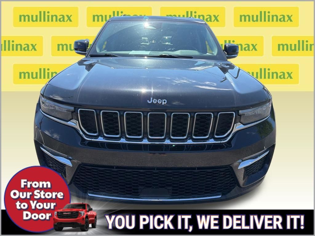 2023 Diamond Black Crystal Pearlcoat Jeep Grand Cherokee Limited RWD SUV