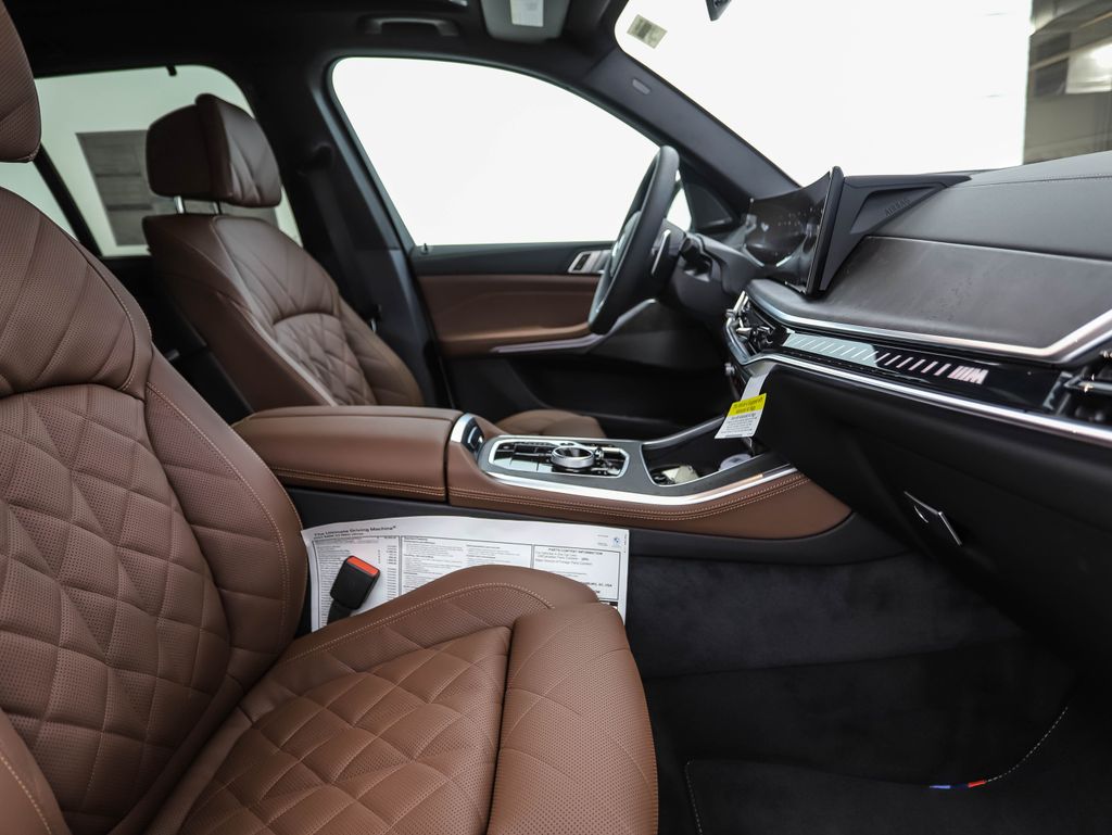 2025 BMW X5 M60i 30
