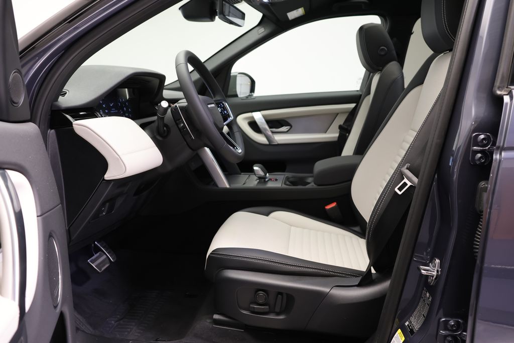 Thumbnail: 2026 Land Rover Discovery Sport - 28