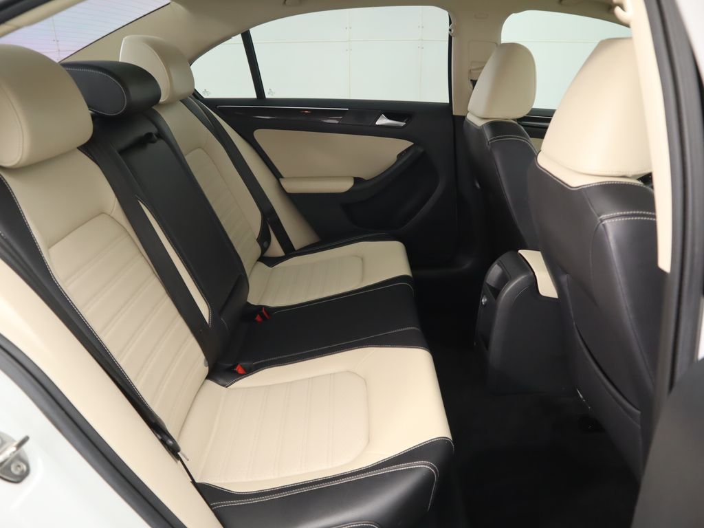 Thumbnail: 2017 Volkswagen Jetta - 22