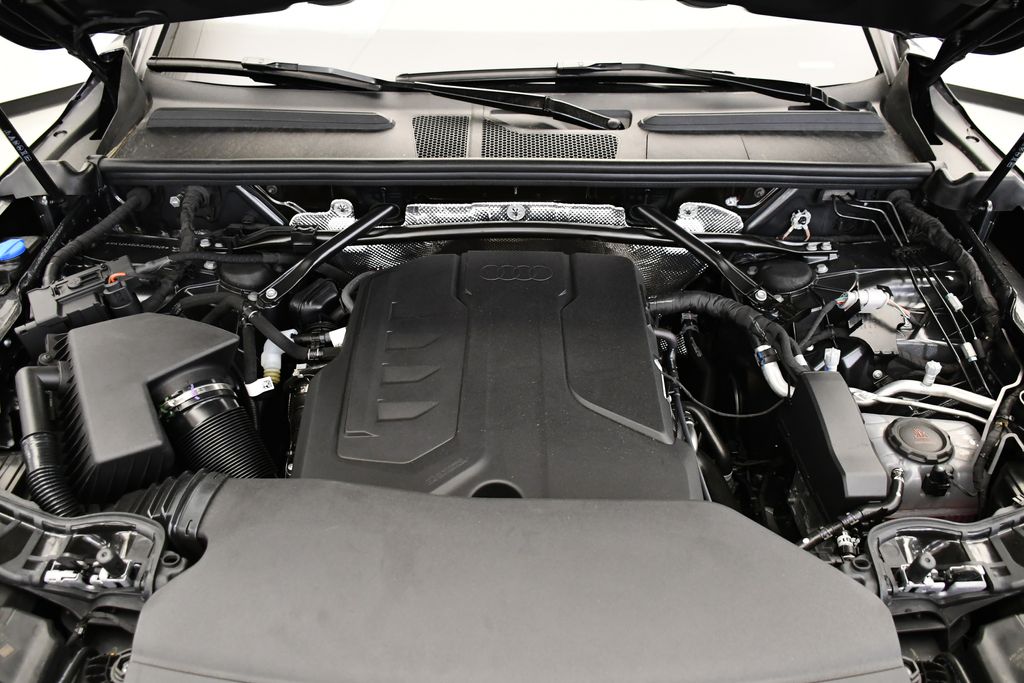 Thumbnail: 2025 Audi Q5 - 11