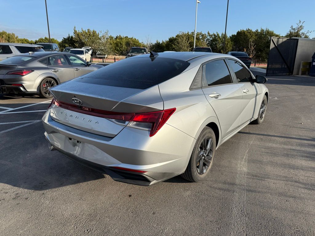 Thumbnail: 2023 Hyundai Elantra - 4
