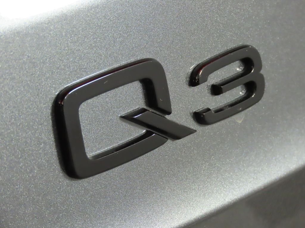 Thumbnail: 2025 Audi Q3 - 9