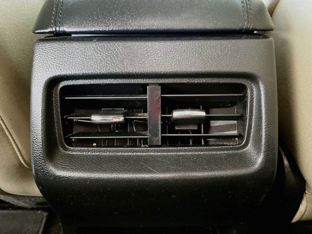 Used 2020 Blue Ford SE image 26