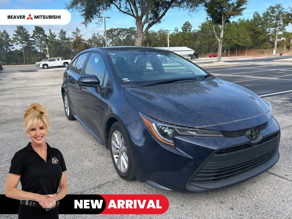 2023 Toyota Corolla LE's photo