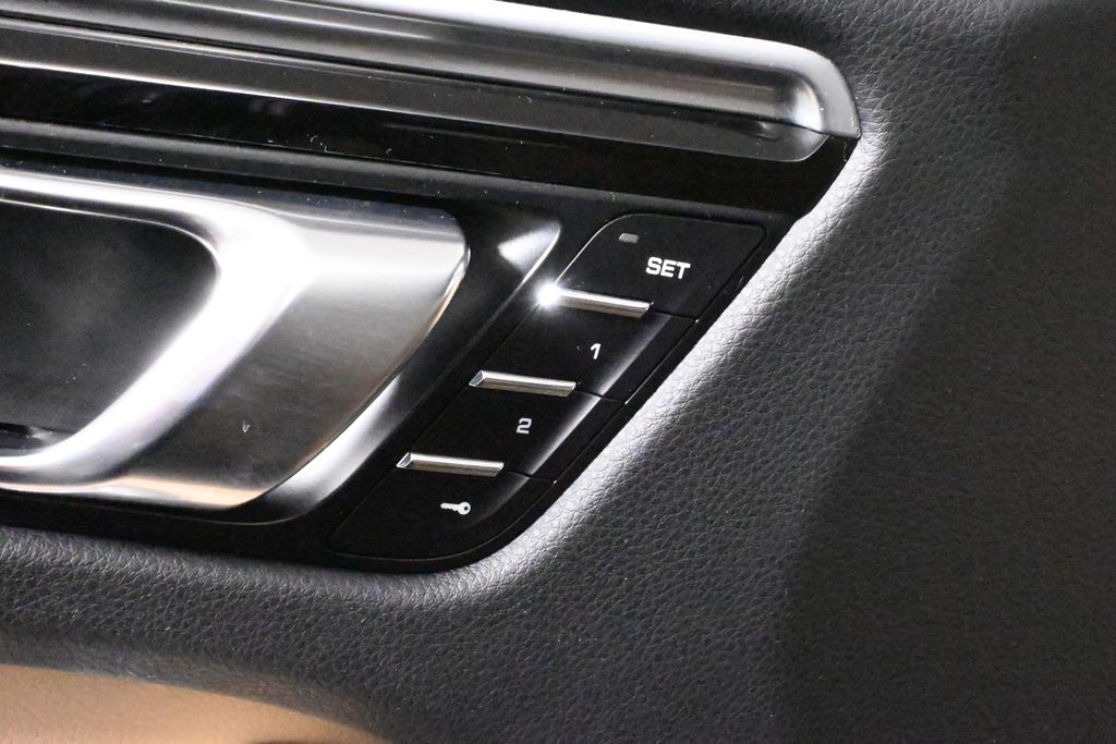 Thumbnail: 2019 Porsche Macan - 32