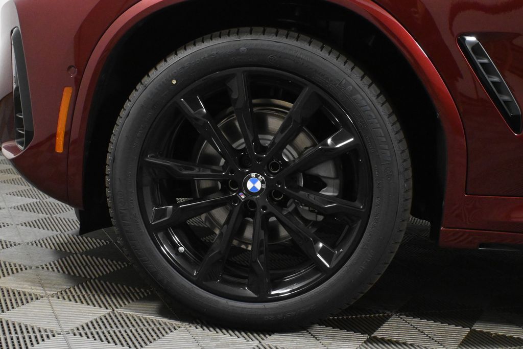 Thumbnail: 2025 BMW X4 - 12