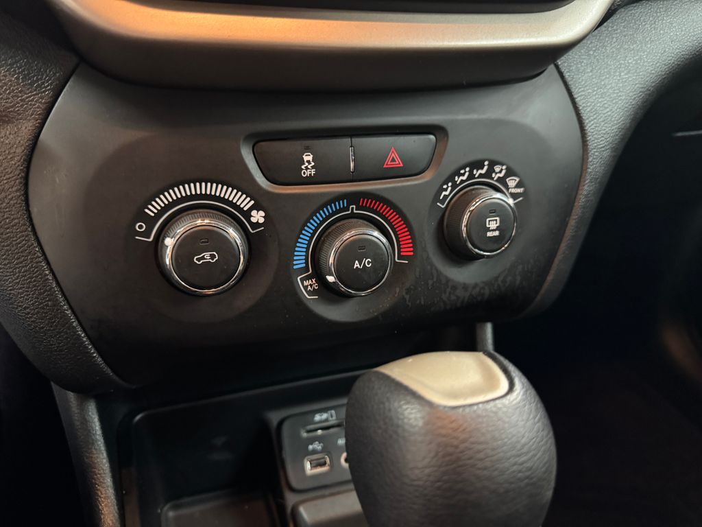 2016 Jeep Cherokee Sport
