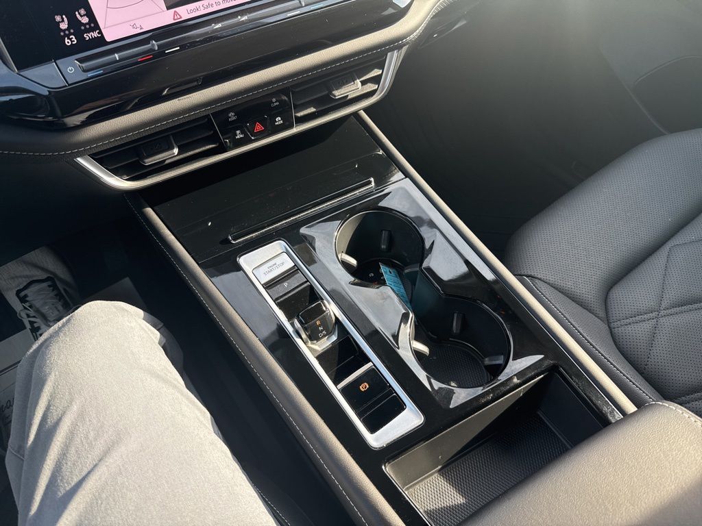 2025 Volkswagen Atlas 2.0T SE w/Technology Blue at Subaru and VW of Moon Township