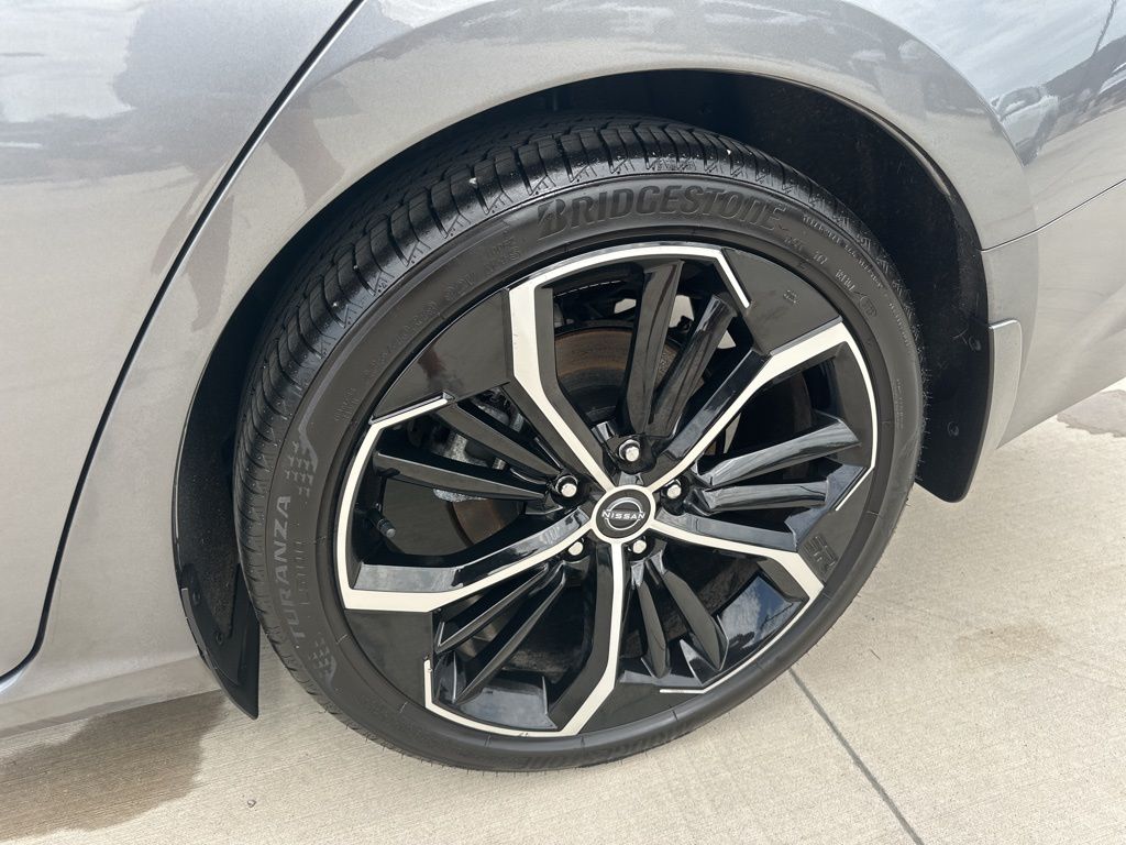 2024 Gun Metallic Nissan Altima 2.5 SR FWD Sedan
