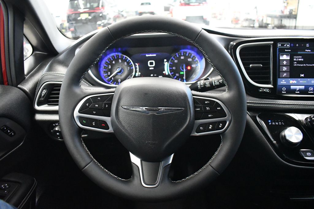 Used 2026 Red Chrysler Select image 29
