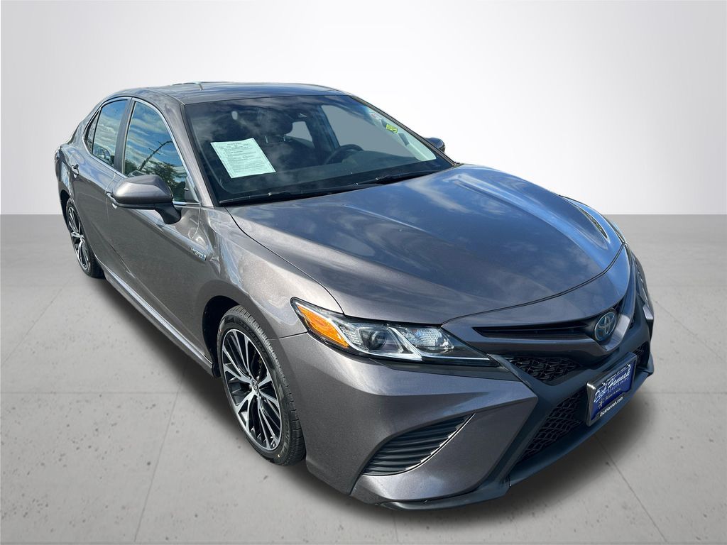 2020 Toyota Camry Hybrid SE