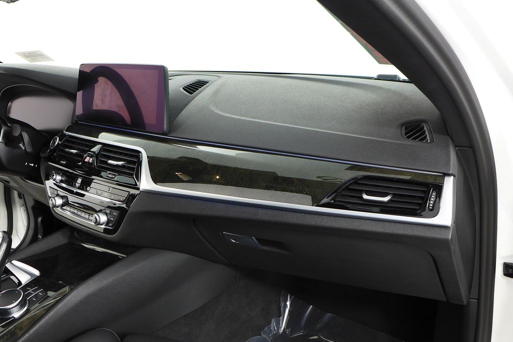 Thumbnail: 2023 BMW 5 Series - 14
