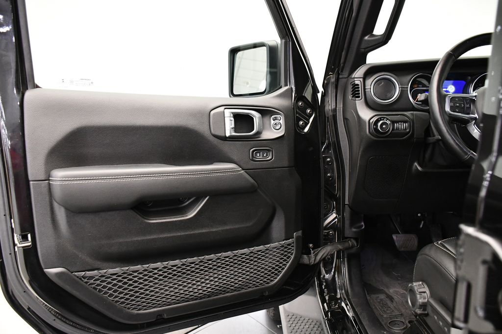 2021 Jeep Wrangler Unlimited Sahara 28