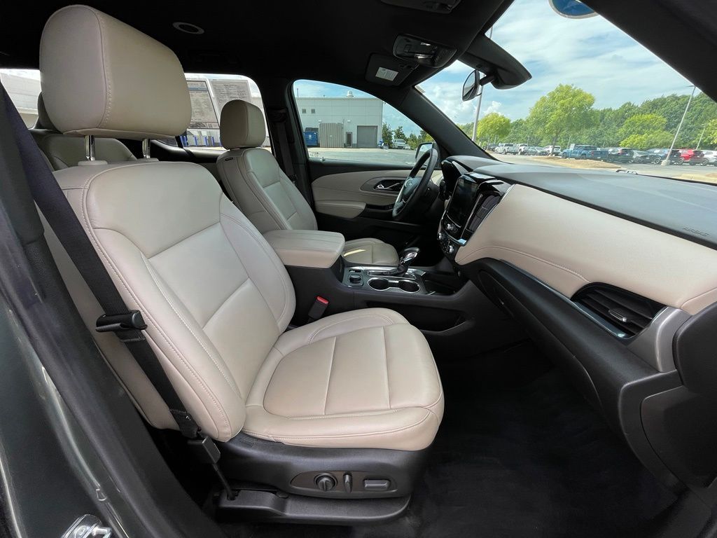 Thumbnail: 2023 Chevrolet Traverse - 32