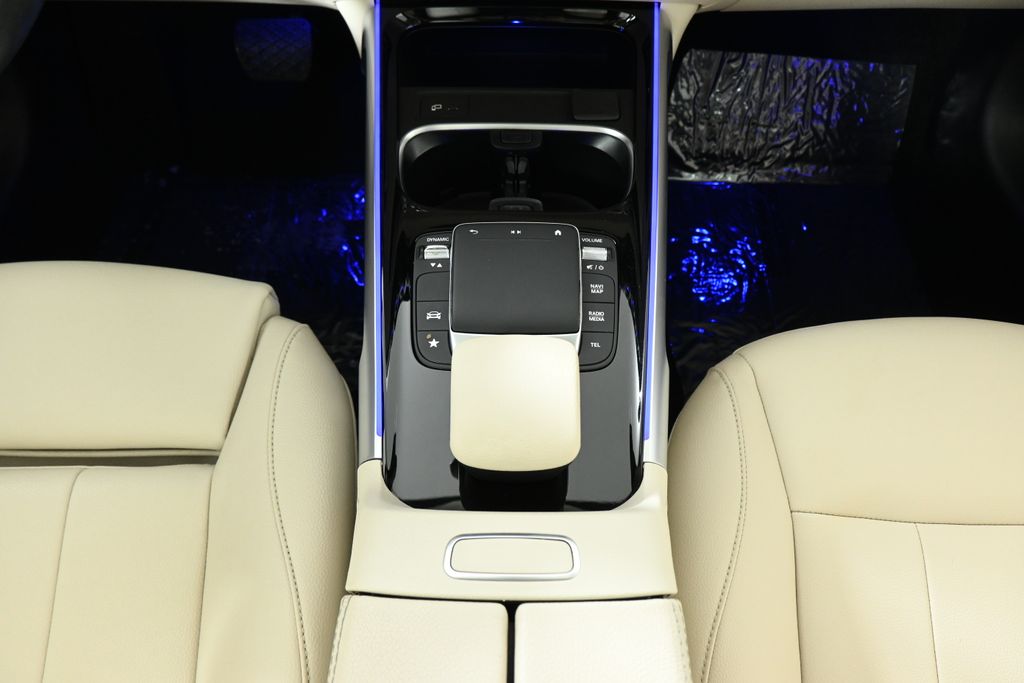 Thumbnail: 2022 Mercedes-Benz GLB - 24