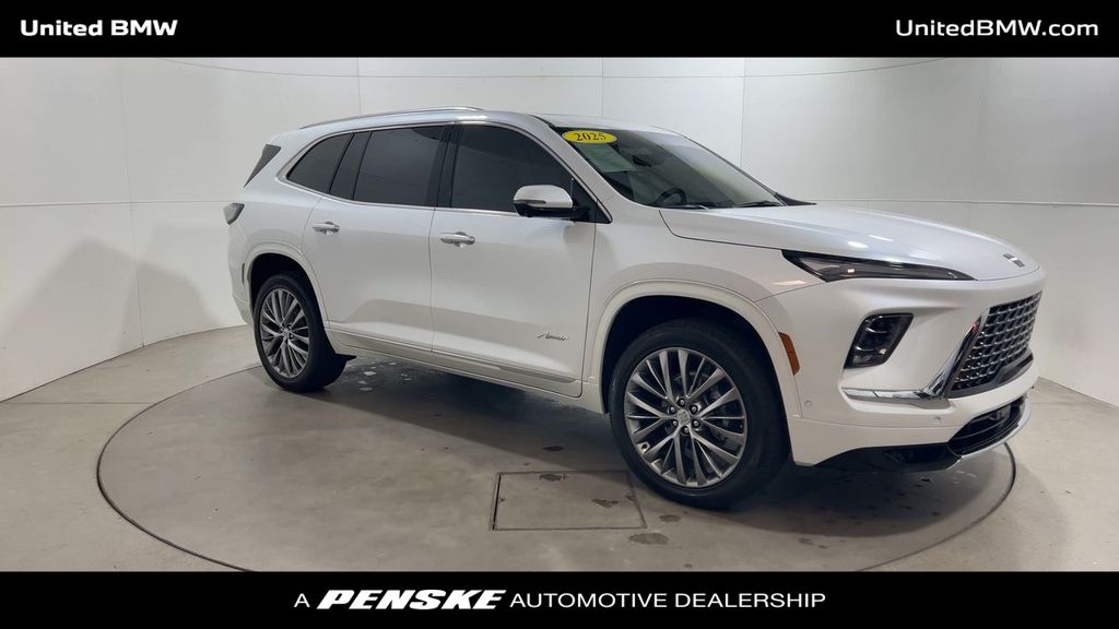 2025 Buick Enclave Avenir 2